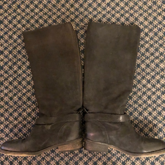 Knee high leather upper boots with zipper in back. Size 6. - Picture 2 of 8